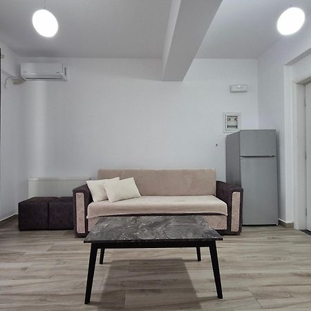 Flore Rooms Sarandë Buitenkant foto