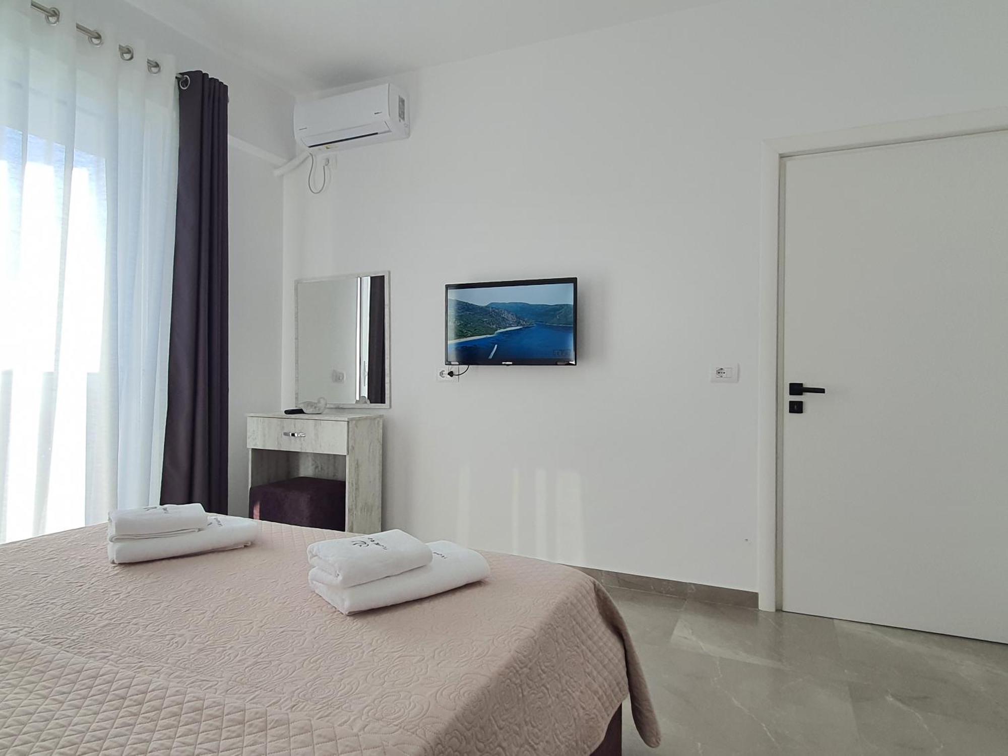 Flore Rooms Sarandë Buitenkant foto