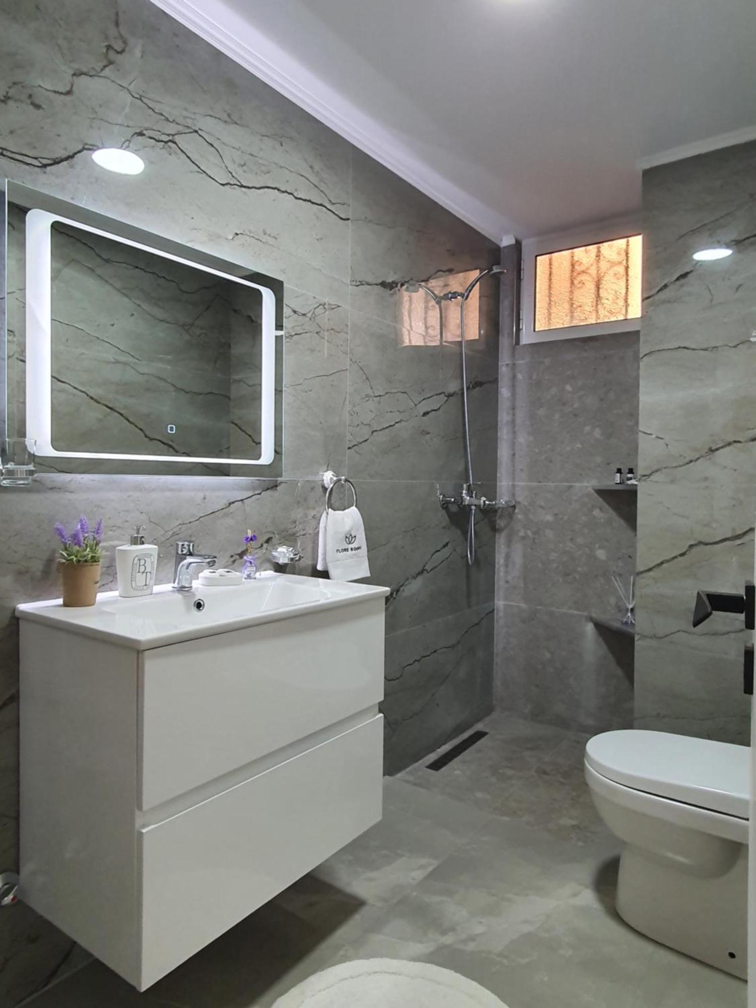 Flore Rooms Sarandë Buitenkant foto