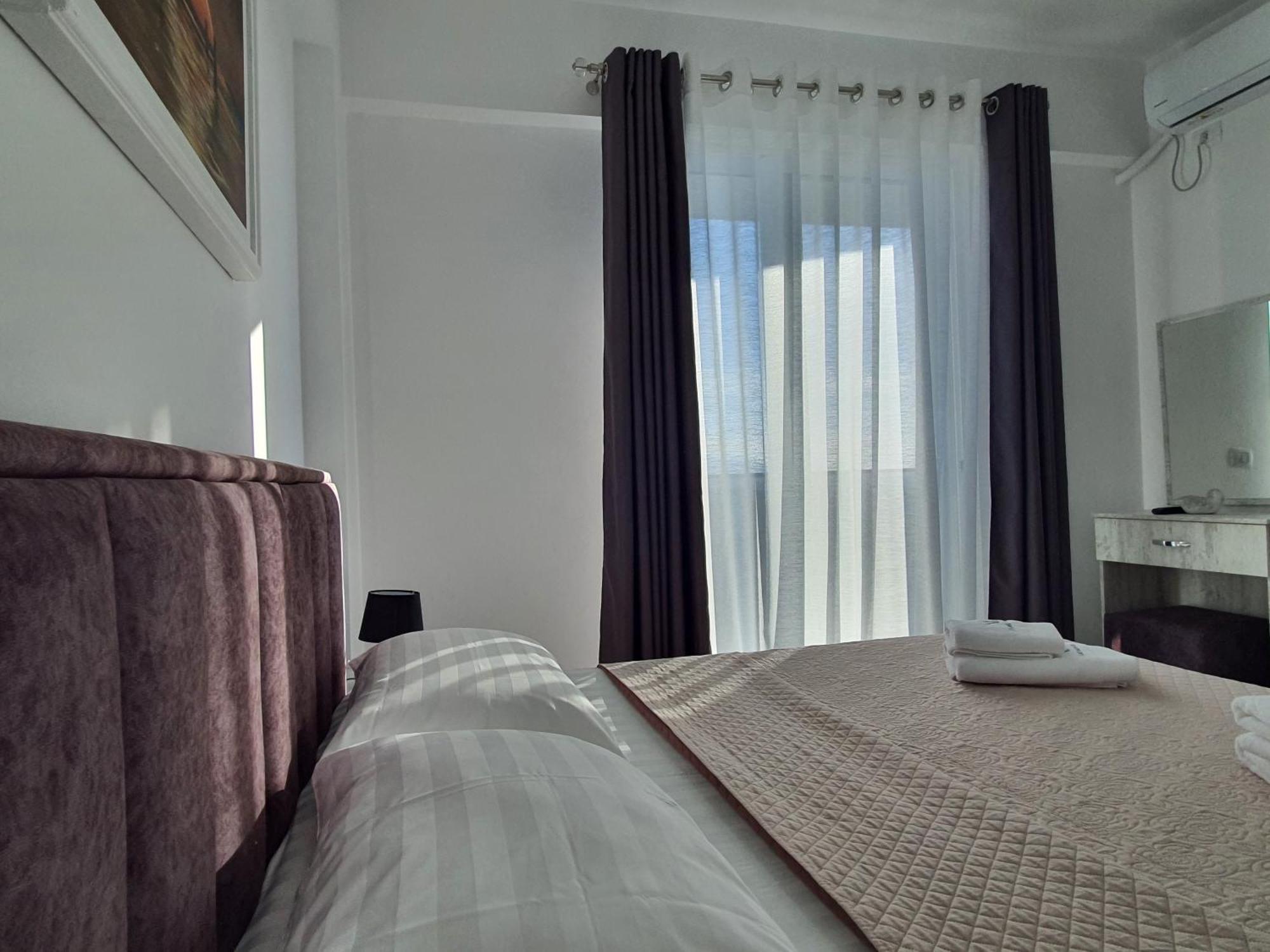Flore Rooms Sarandë Buitenkant foto