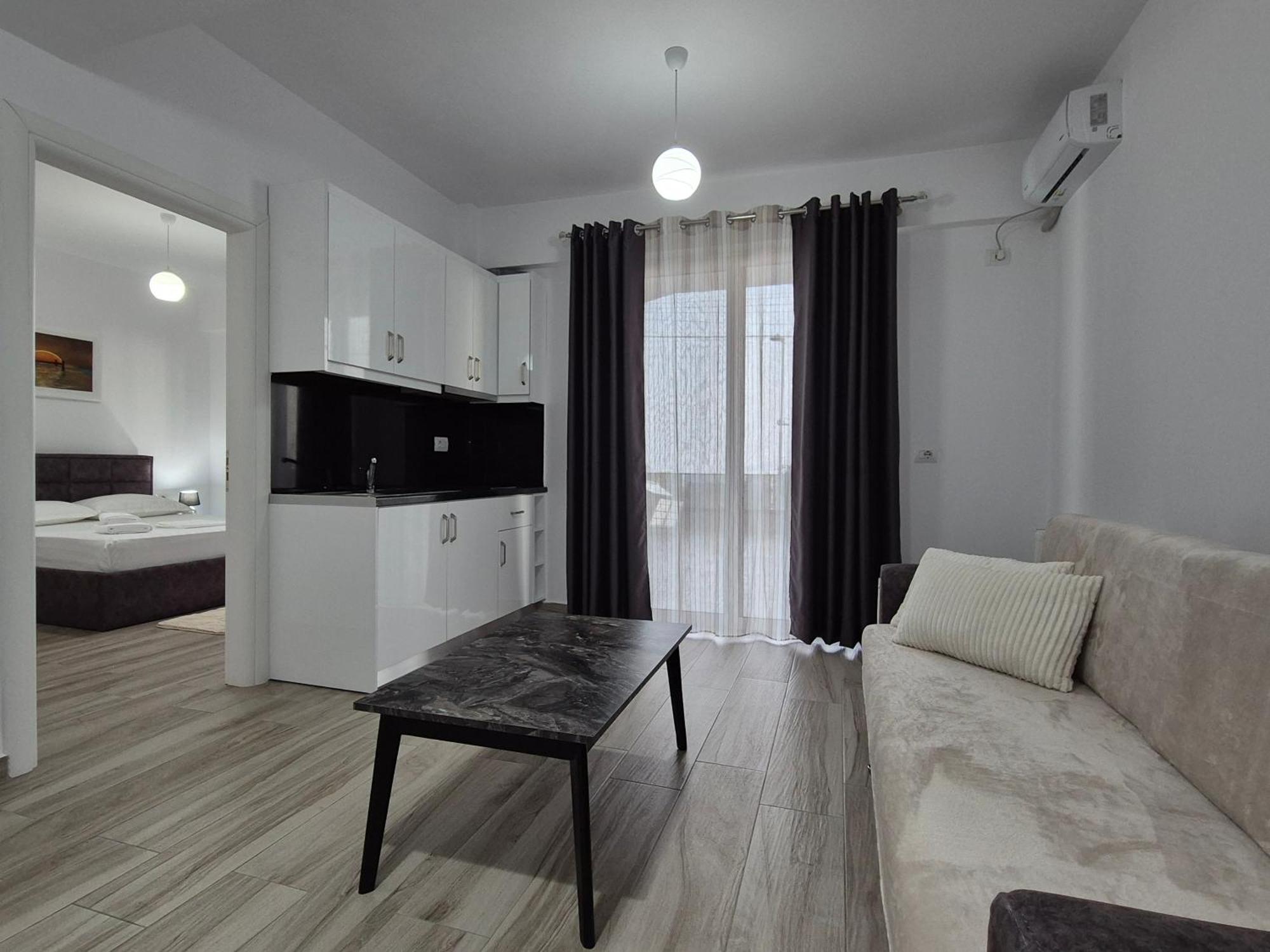 Flore Rooms Sarandë Buitenkant foto