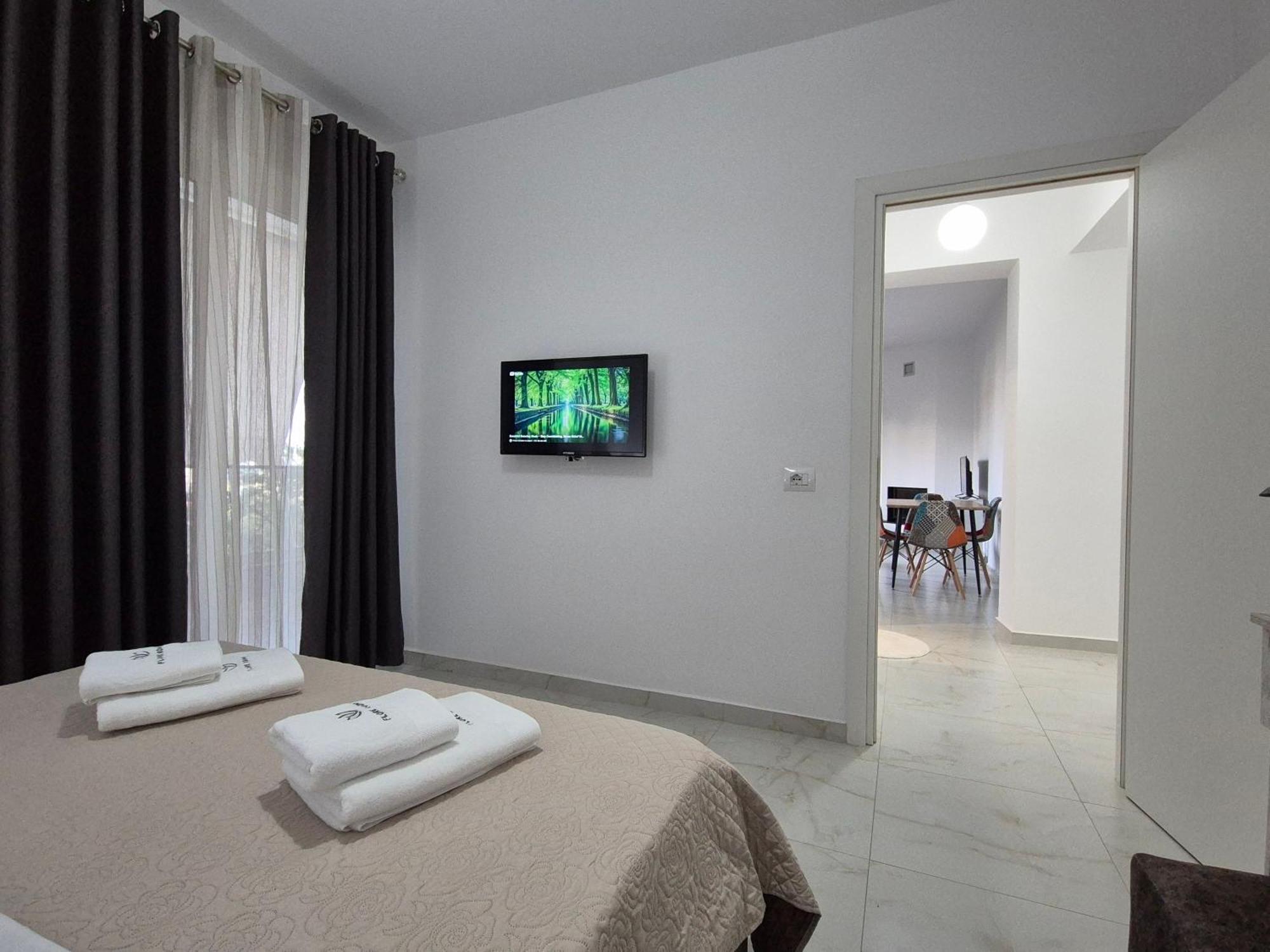 Flore Rooms Sarandë Buitenkant foto