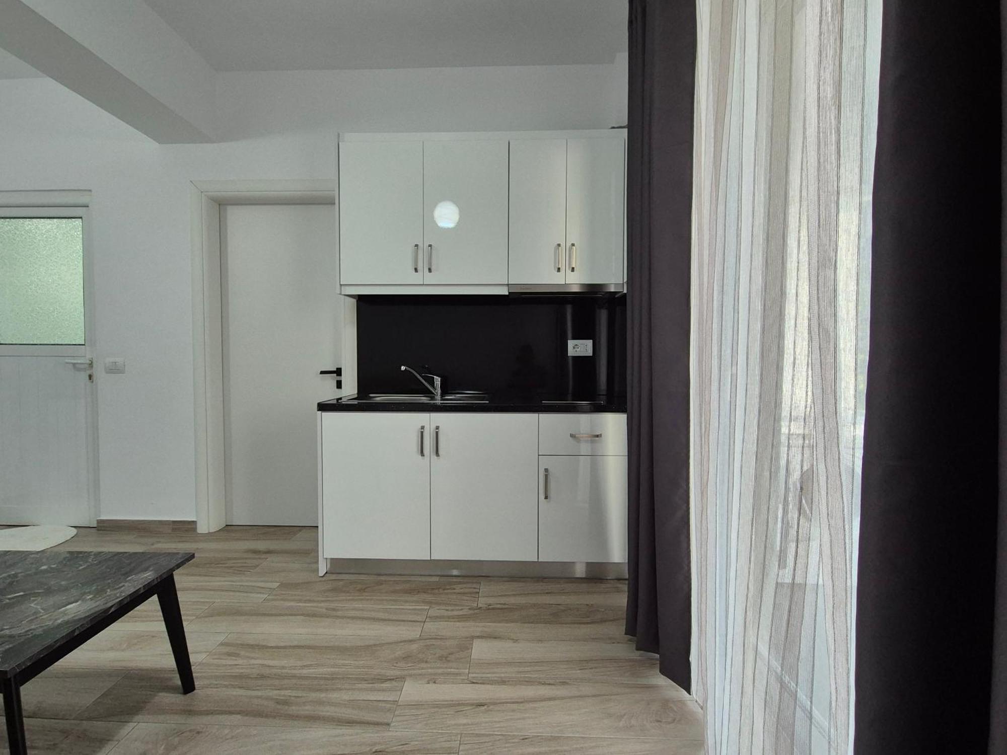 Flore Rooms Sarandë Buitenkant foto