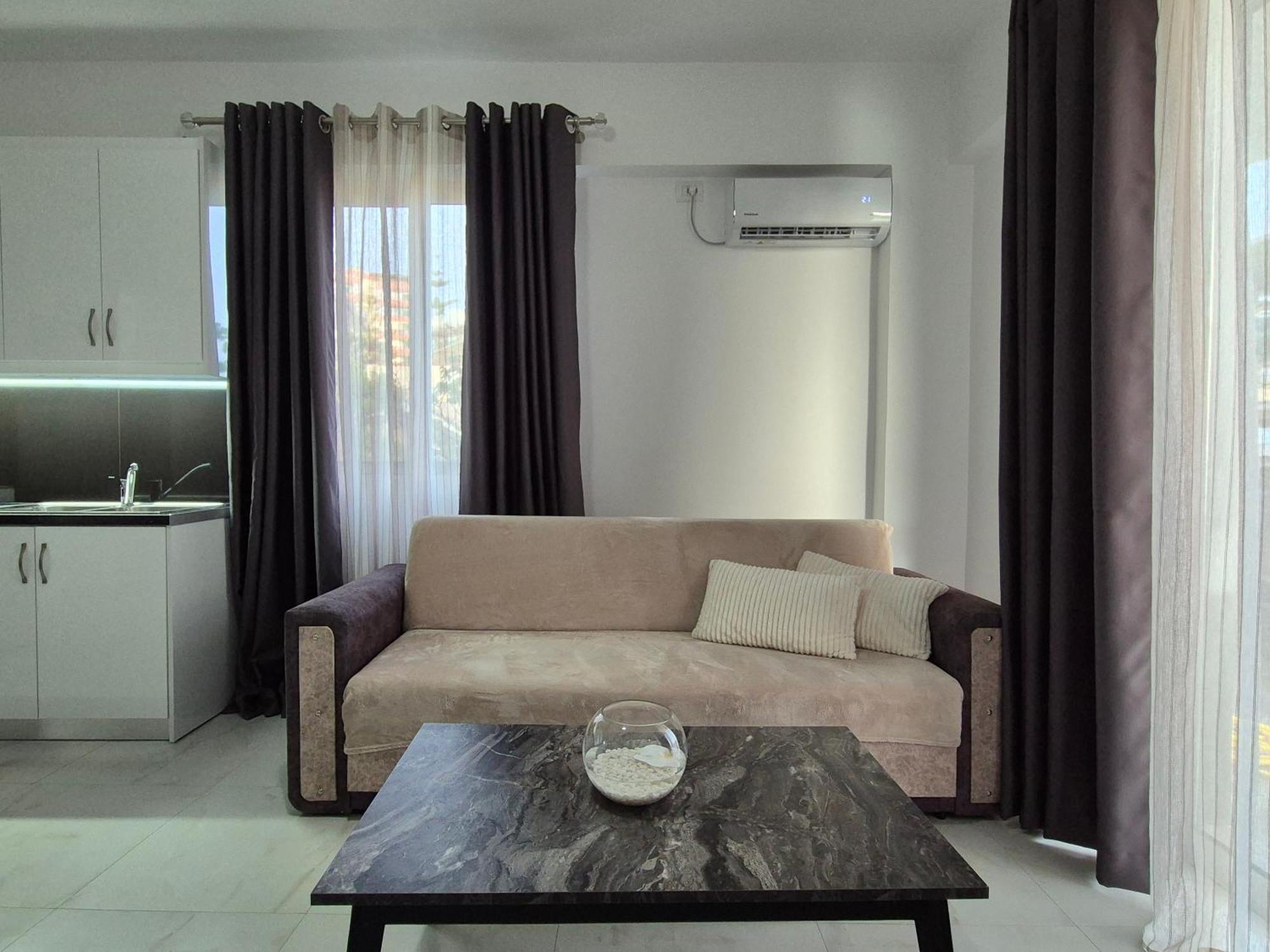 Flore Rooms Sarandë Buitenkant foto